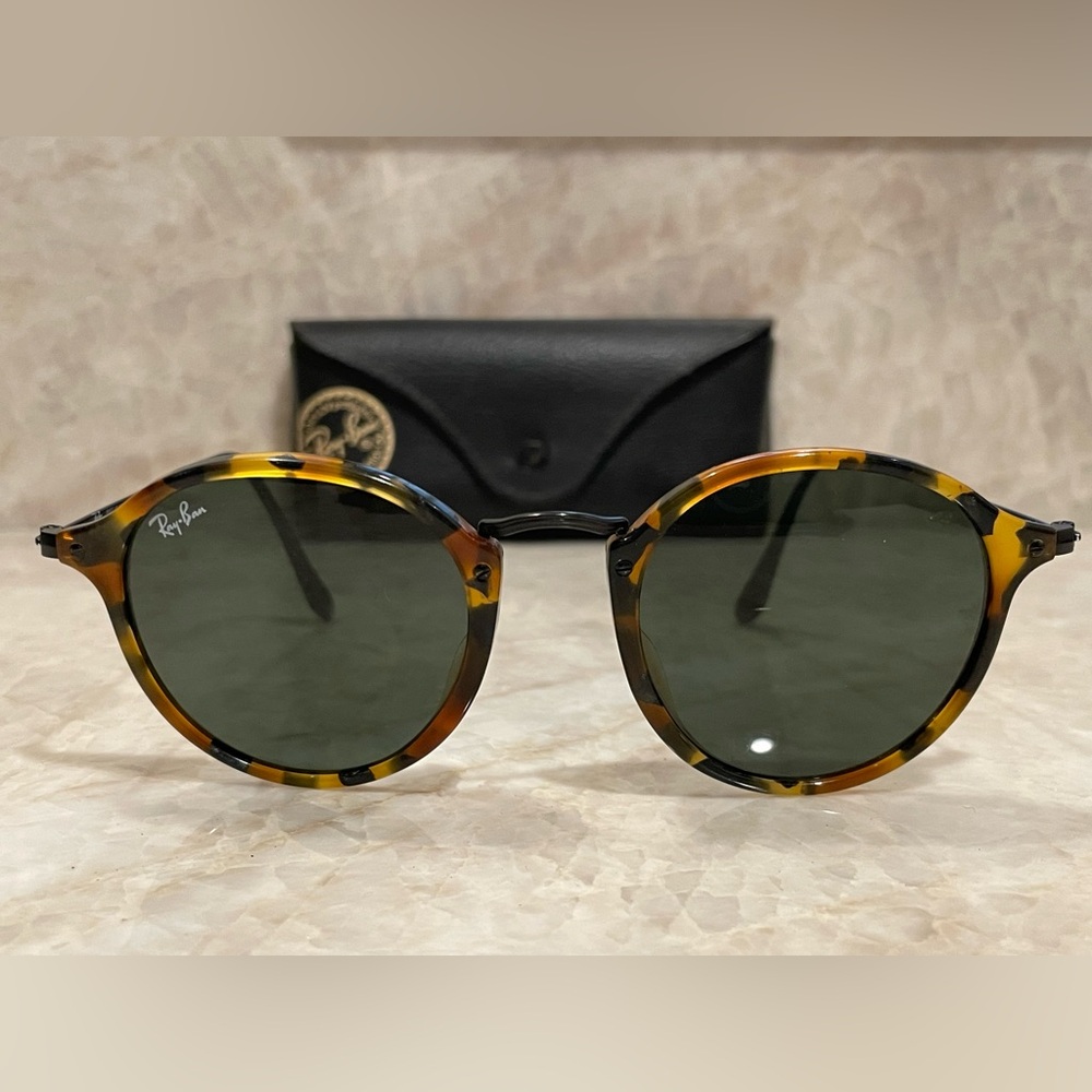 Ray-Ban RB2447 Round Fleck Sunglasses Polished Black Havana Frame G-15 Lenses